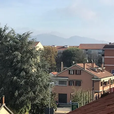 Camera In Alloggio In Totale Indipendenza *